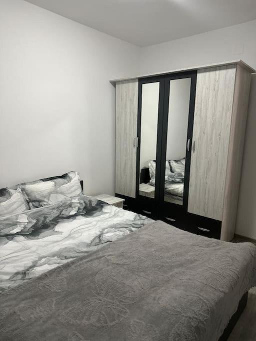 Apartament La Flo Hunedoara Luaran gambar